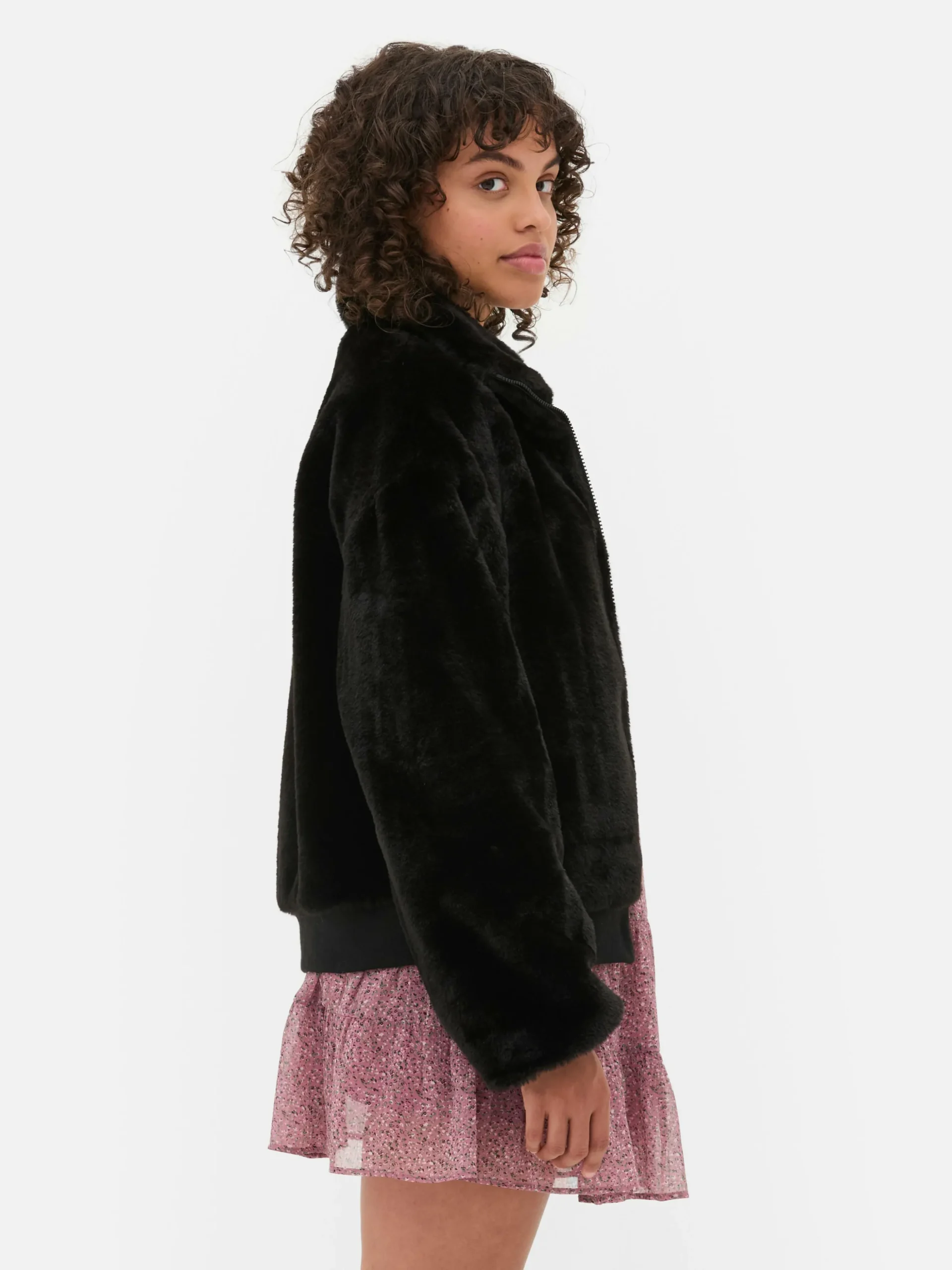 veste_zippe_en_fausse_fou_3-1.webp Veste Zippée En Fausse Fourrure