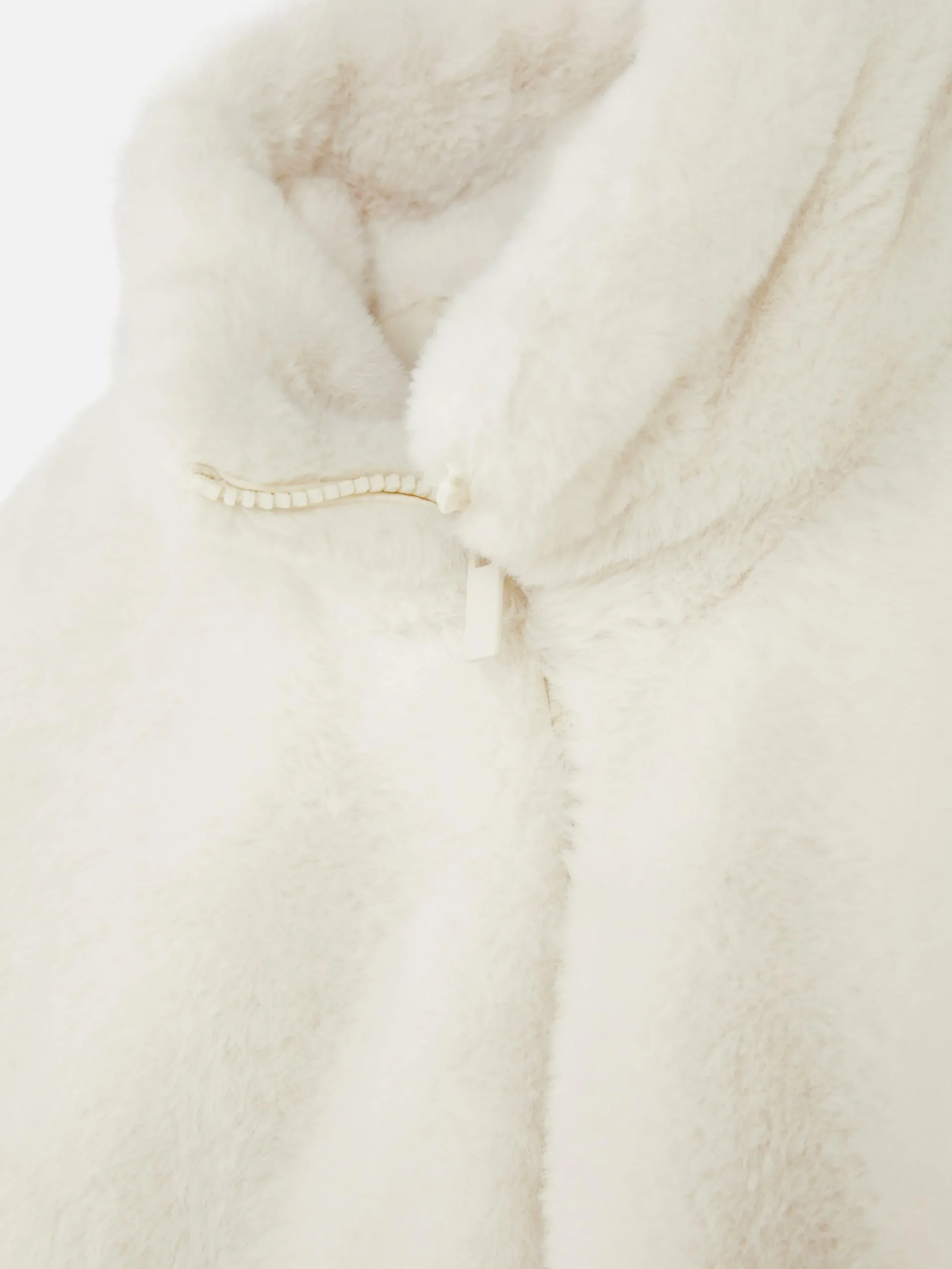 veste_zippe_en_fausse_fou_5.webp Veste Zippée En Fausse Fourrure