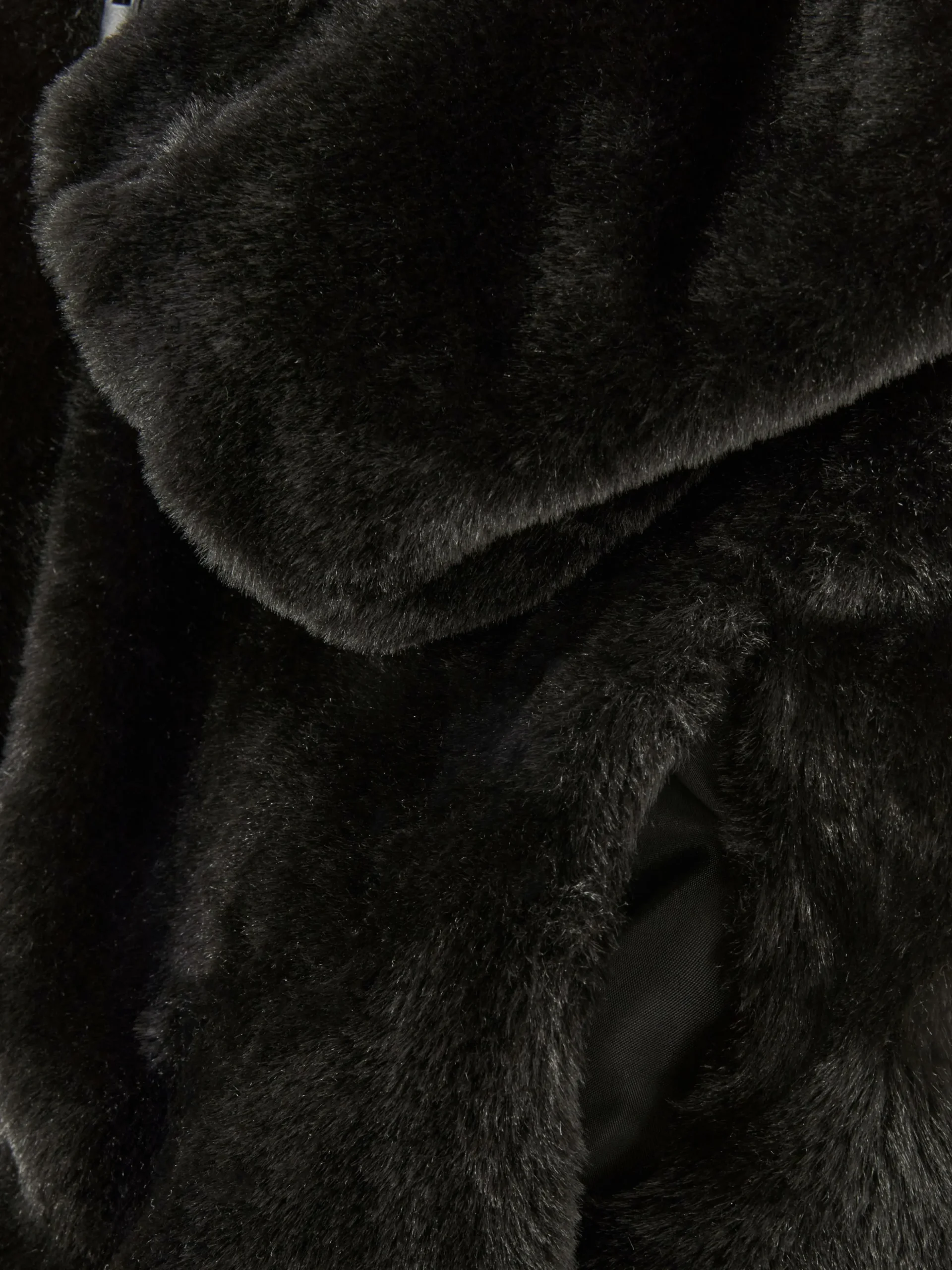 veste_zippe_en_fausse_fou_6-1.webp Veste Zippée En Fausse Fourrure